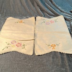 VTG Doilies